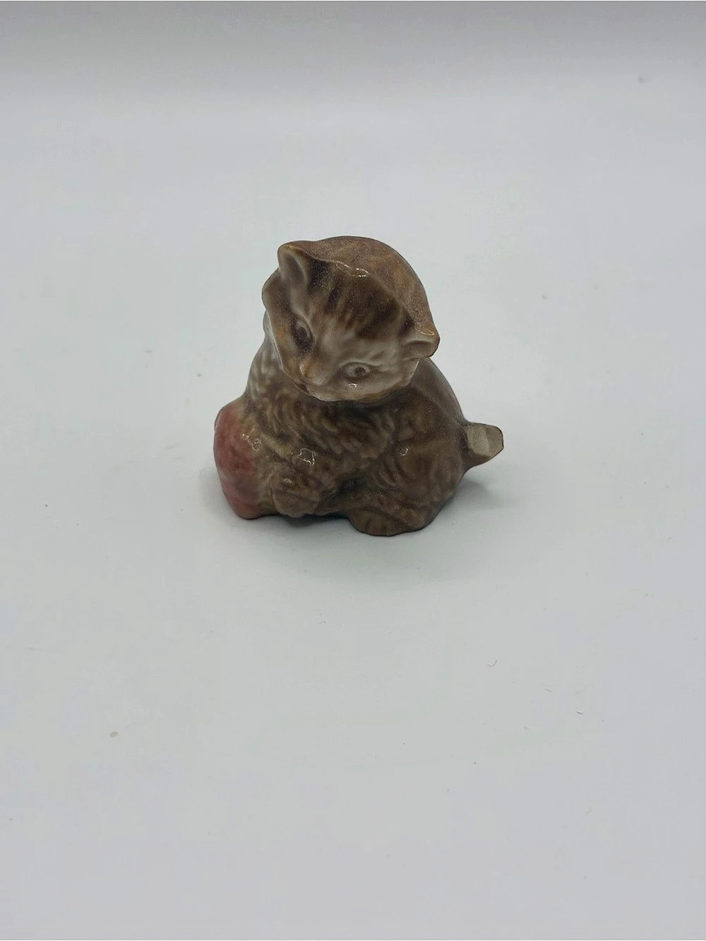 Red Rose Tea Wade Kitten with Ball of Yarn Brown Cat Figurine Decor
